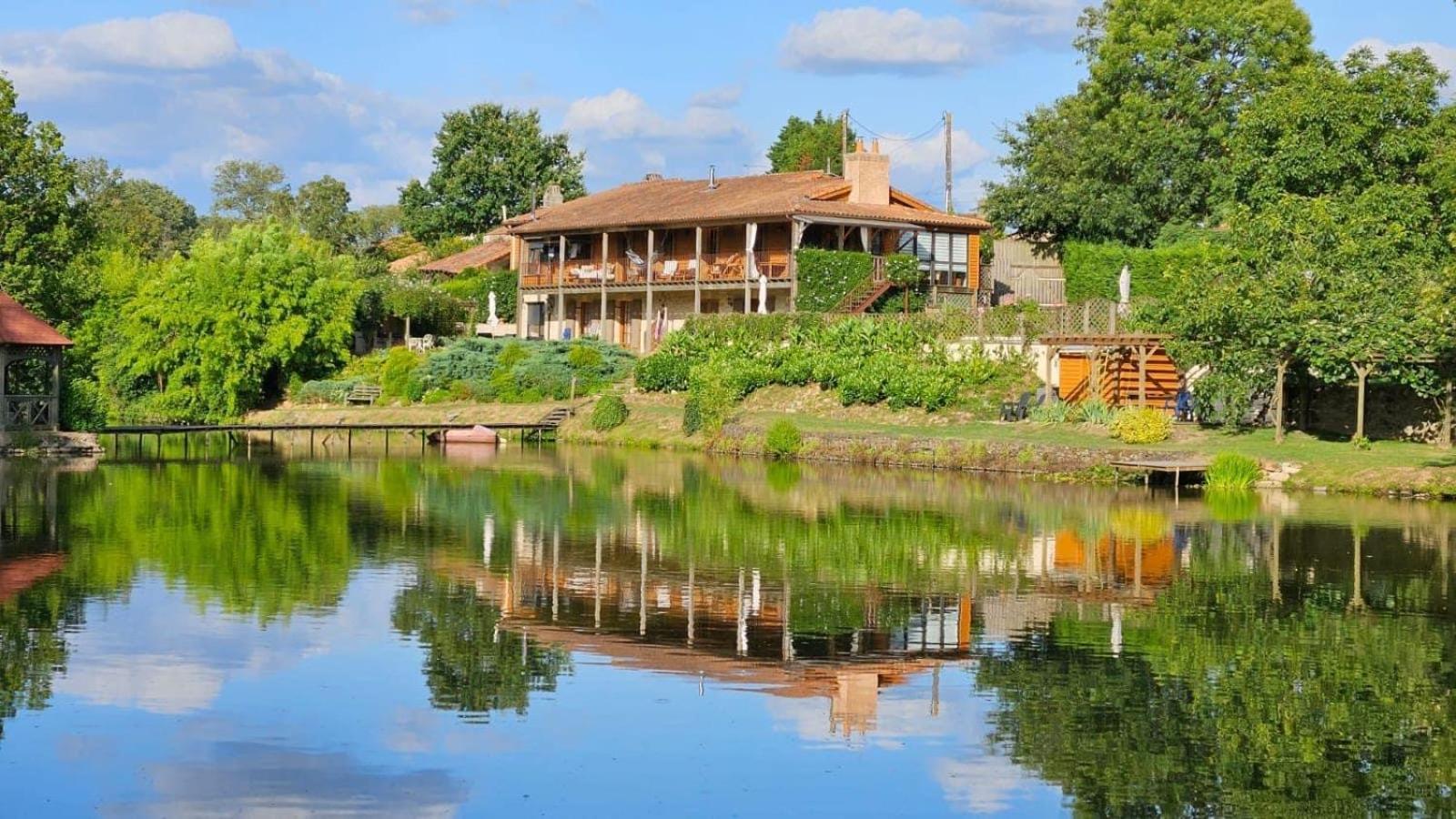 Lake Noble Saint-Germain-l'Aiguiller Exterior photo